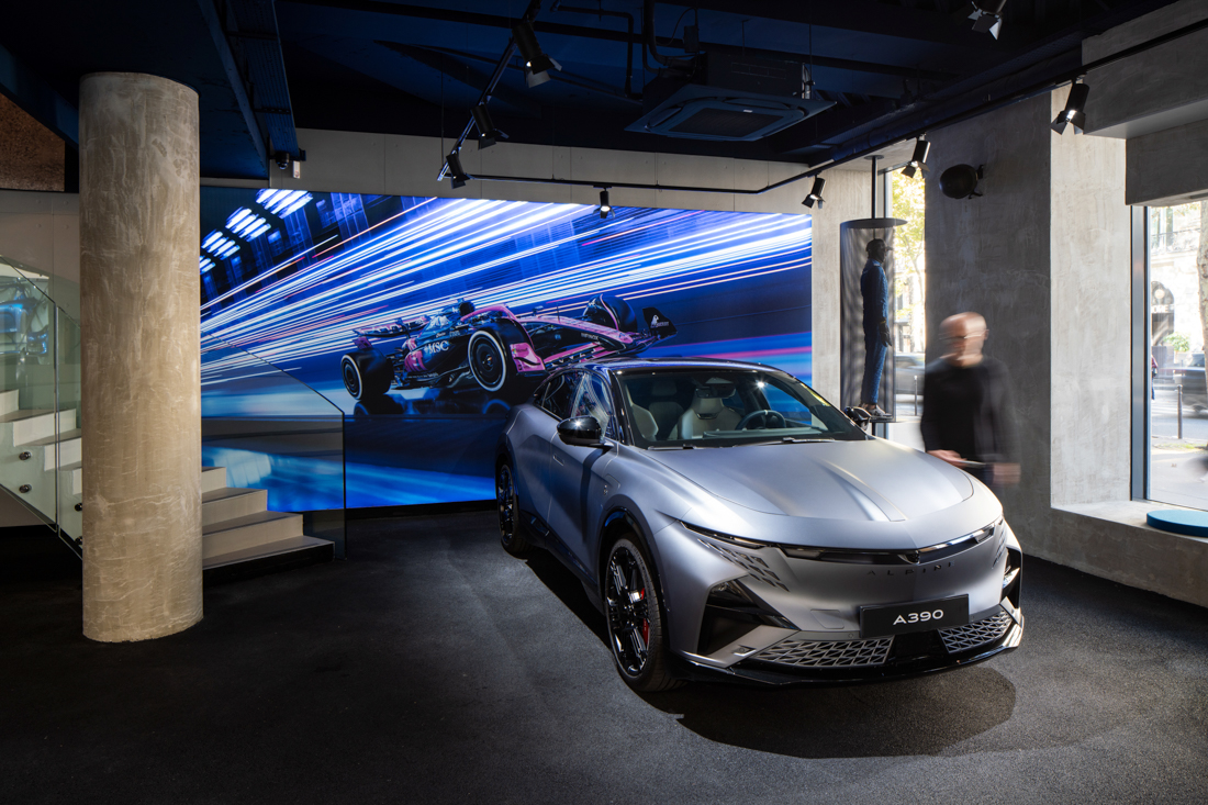 1 Atelier Alpine A390 Display Lonsdale