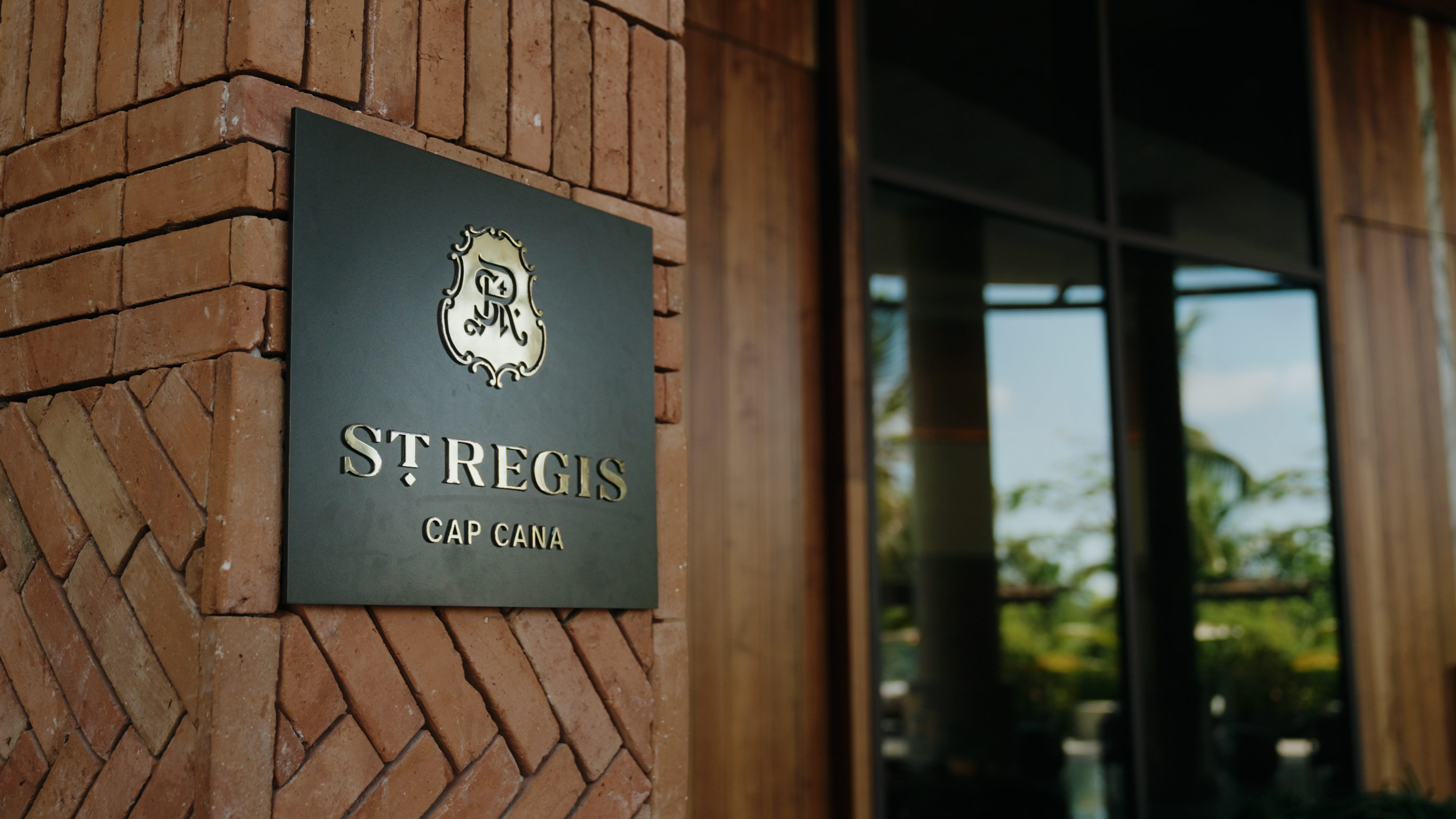 SR Capcana Signage