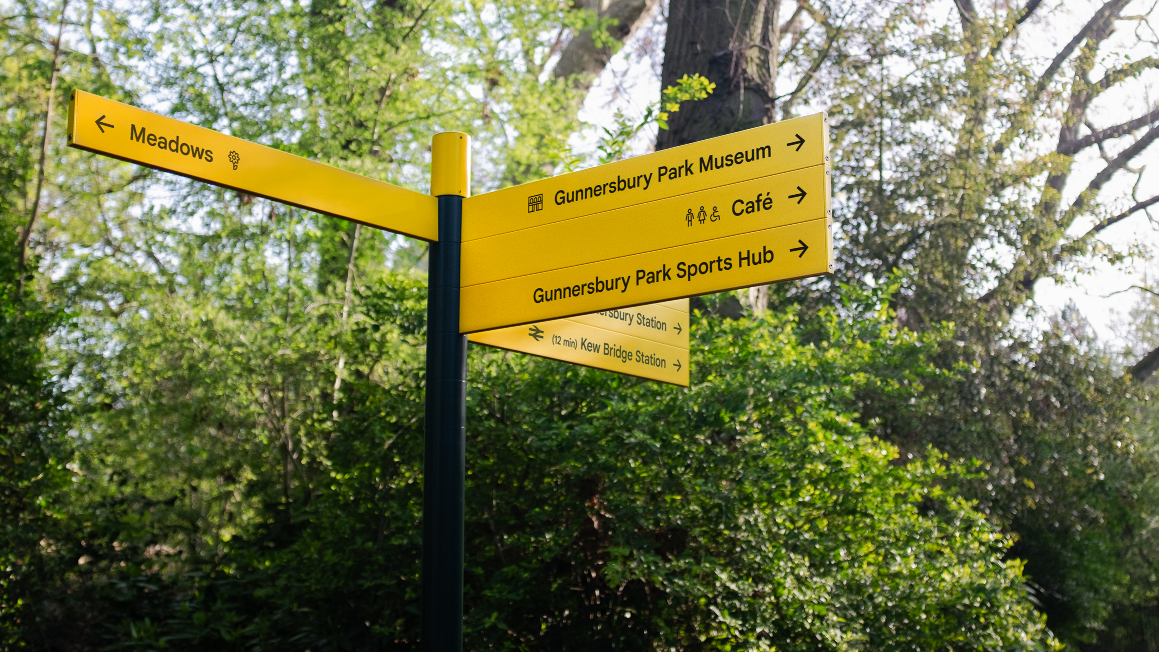 7 Wiedemann Lampe WL Gunnersburyparkmuseum Signage Wayfinding Landscape 2 3800Px 16X9