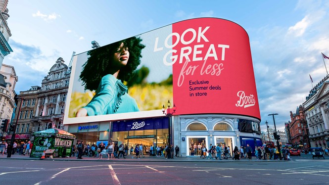 21_Boots_CS_Website_Piccadilly_Store_and_Digital_Billboard.jpg